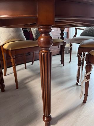 Mesa de comedor extensible y 6 sillas de madera