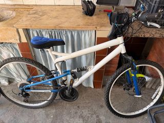 Bicicleta de Montaña Blanca y Azul