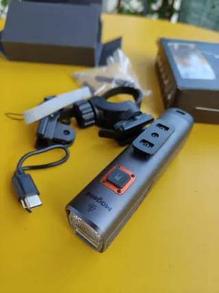 Magene AT1600 Luz Bicicleta