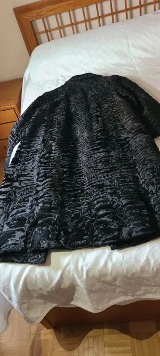 Abrigo de Astracán Negro