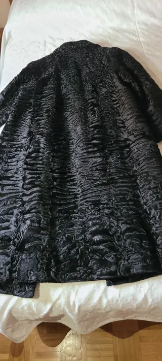 Abrigo de Astracán Negro