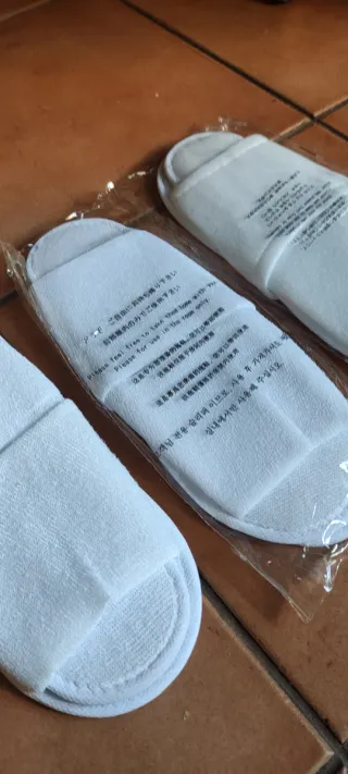 Zapatillas de hotel blancas