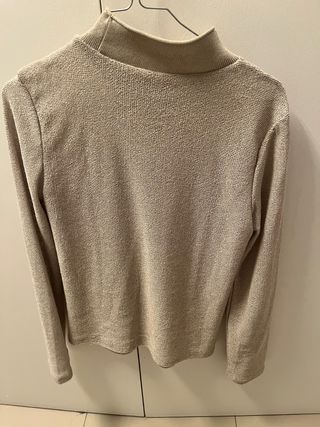 Sueter cuello cisne dorado Zara