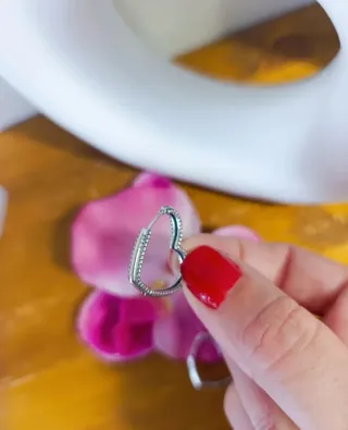 Pendientes argollas corazones brillantes plata