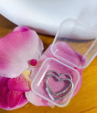 Pendientes argollas corazones brillantes plata