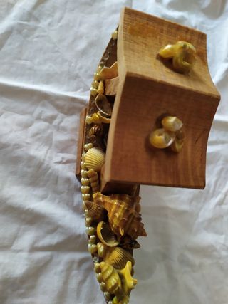 Barchetta in legno decorata con conchiglie vintage