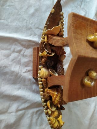 Barchetta in legno decorata con conchiglie vintage