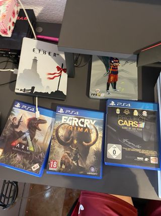 PS4 Pro Blanca Sony + 2 mandos y 10 juegos
