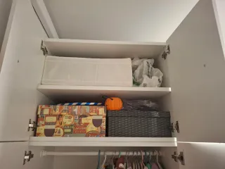 Armario blanco de madera