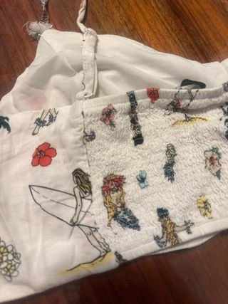 Top Bershka blanco estampado