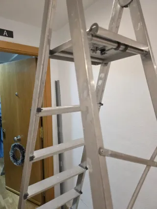 Escalera plegable aluminio 7 peldaños