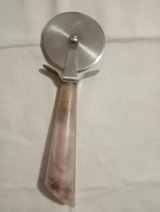 Taglia pizza metallo e plastica