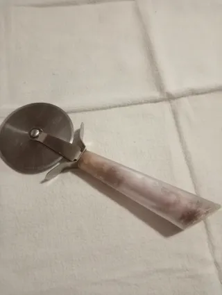 Taglia pizza metallo e plastica