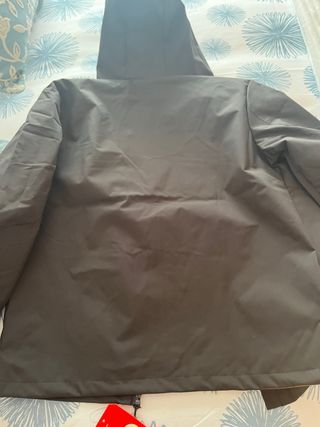 Cortavientos negro talla L sin estrenar