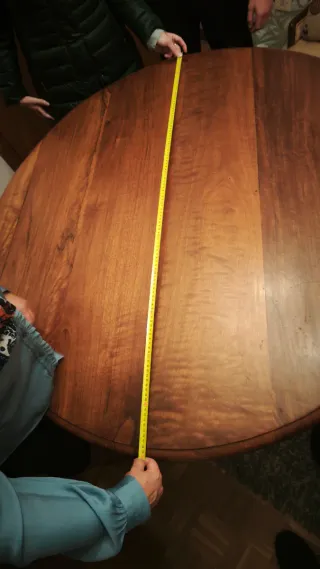 Mesa redonda vintage de madera maciza