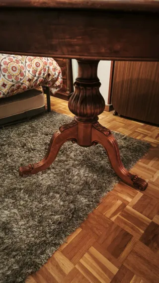 Mesa redonda vintage de madera maciza