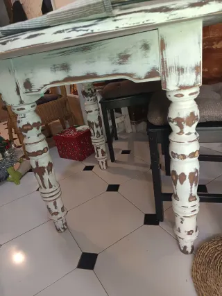 Mesa redonda de madera