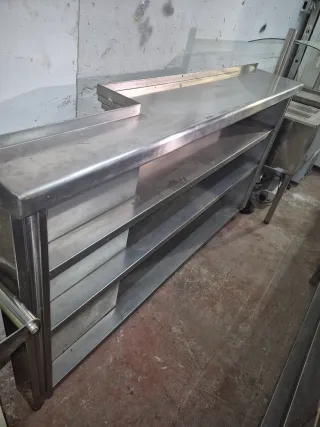 Estantería metálica plateada