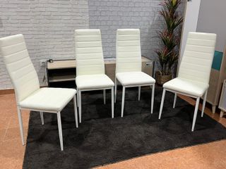 Mesa de cristal con 4 sillas