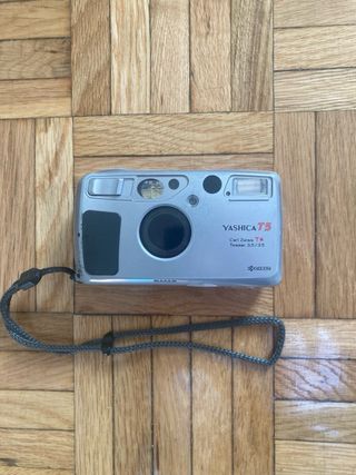 Cámara Yashica T5 Zeiss T*
