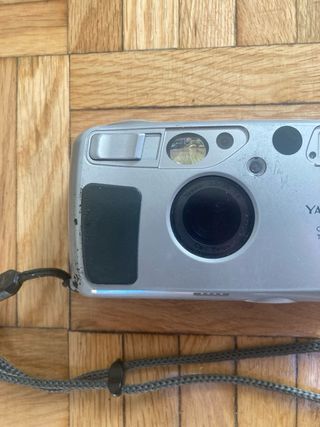 Cámara Yashica T5 Zeiss T*