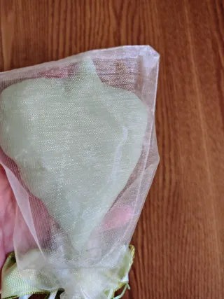 Candela profumata rosa rosa e foglia  verde