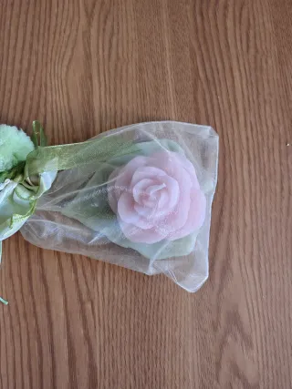 Candela profumata rosa rosa e foglia  verde