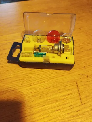 Kit bombillas y fusibles C4 2006