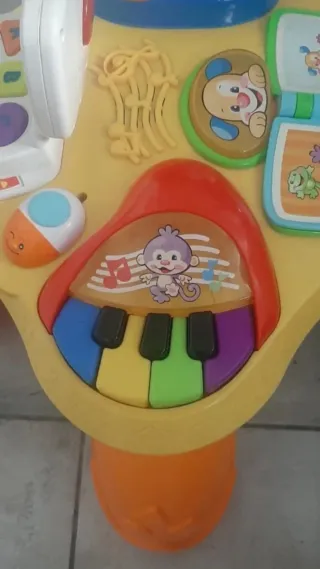 Mesa Actividades Fisher Price.