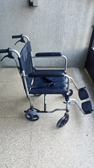 Silla de ruedas plegable  para casa Quirumed 90€