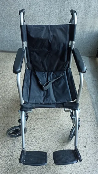 Silla de ruedas plegable  para casa Quirumed 90€