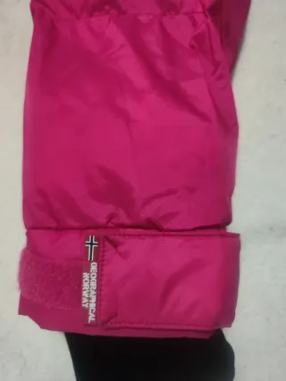 Chaqueta rosa Nortwhay con capucha