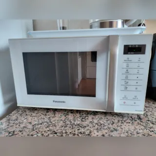 Microondas Panasonic Blanco Modelo NN KISHIWM 23Lt