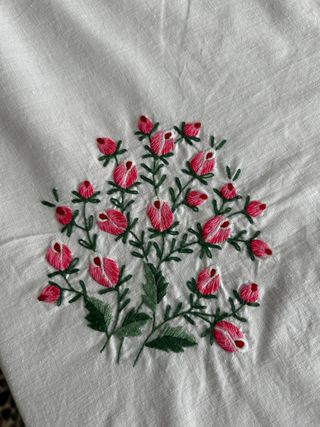 Tovaglia ricamata  con 12 tovaglioli floreale