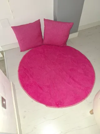 Alfombra redonda más 2 cojines