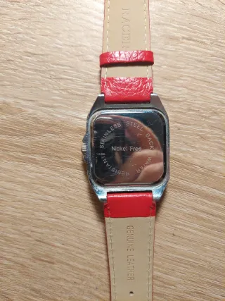 Reloj Racer Mujer Correa Roja y Bisel Plateado