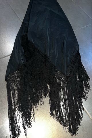 Mantón de Manila Negro con Flecos