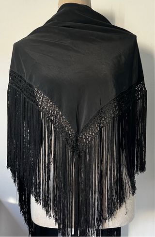Mantón de Manila Negro con Flecos