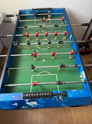 Futbolín y mesa de billar