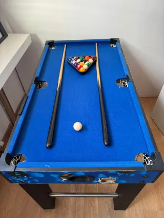 Futbolín y mesa de billar