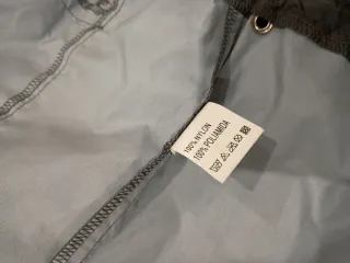 Chubasquero plegable marca Raoni.