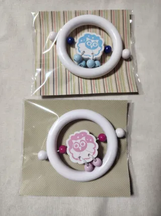 Sonajero de madera para bebé con búho