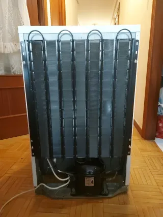 Nevera Indesit pequeño