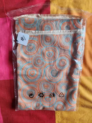 Sciarpa con cerchi arancioni e turchesi