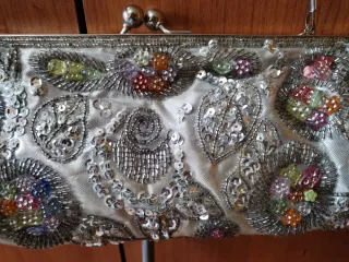 Bolso de fiesta plateado y multicolor