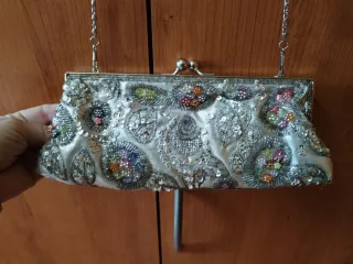 Bolso de fiesta plateado y multicolor