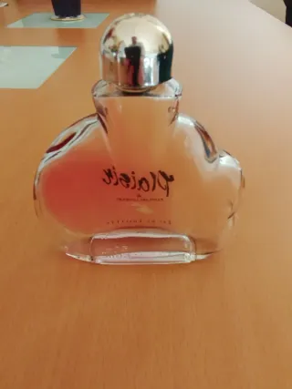 Frasco de colonia vintage Plaisir, está vacío.