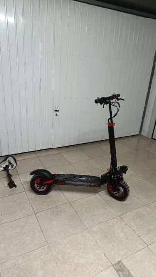 Patinete eléctrico con asiento y luces