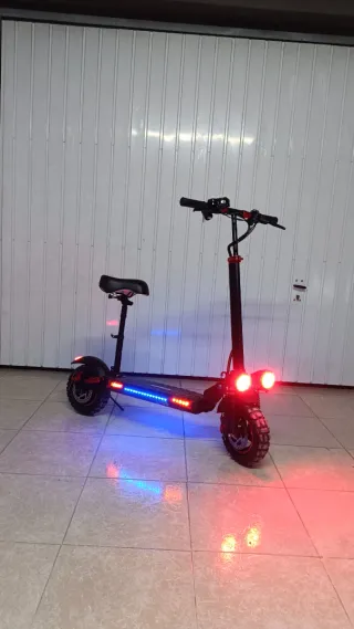 Patinete eléctrico con asiento y luces