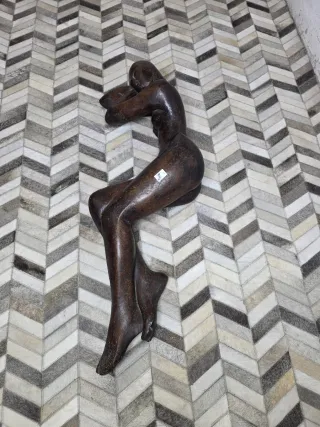 Escultura antigua terracota mujer desnuda